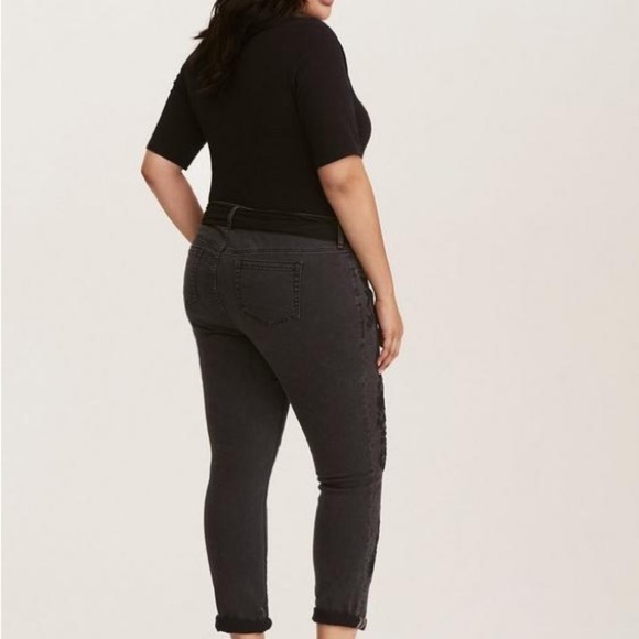New Torrid Premium Boyfriend Jean Embroidered Black Wash Women’s Plus Size 26 - Picture 3 of 4